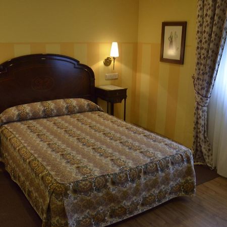 Hotel Dona Jimena Villarcayo Chambre photo
