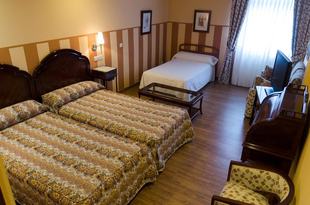 Hotel Dona Jimena Villarcayo Chambre photo