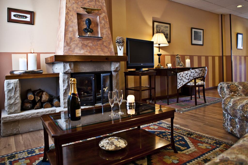 Hotel Dona Jimena Villarcayo Chambre photo